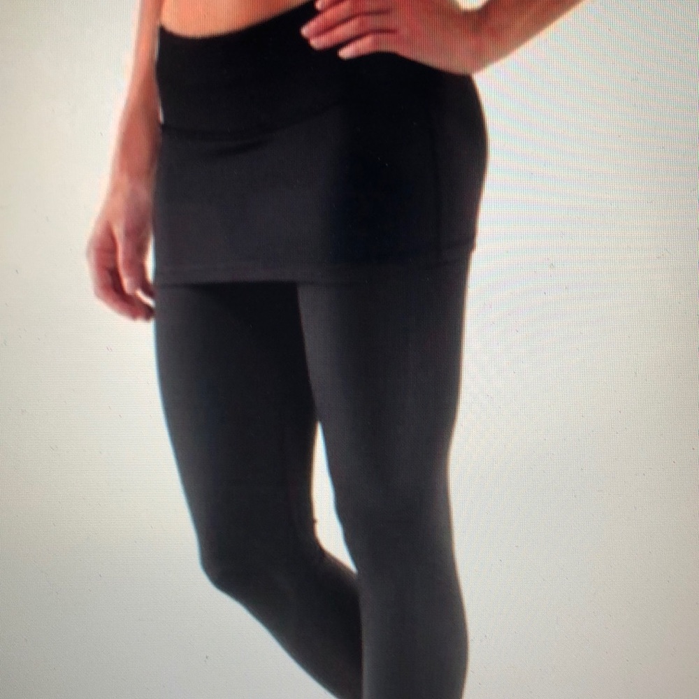Lululemon yin to you skirted leggings in black size 4